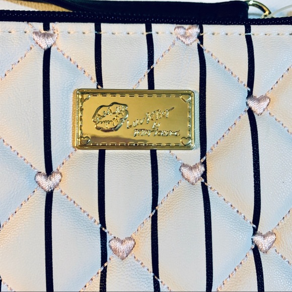 Betsy Johnson - Picture 2 of 5